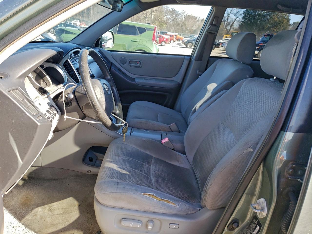 2004 TOYOTA HIGHLANDER