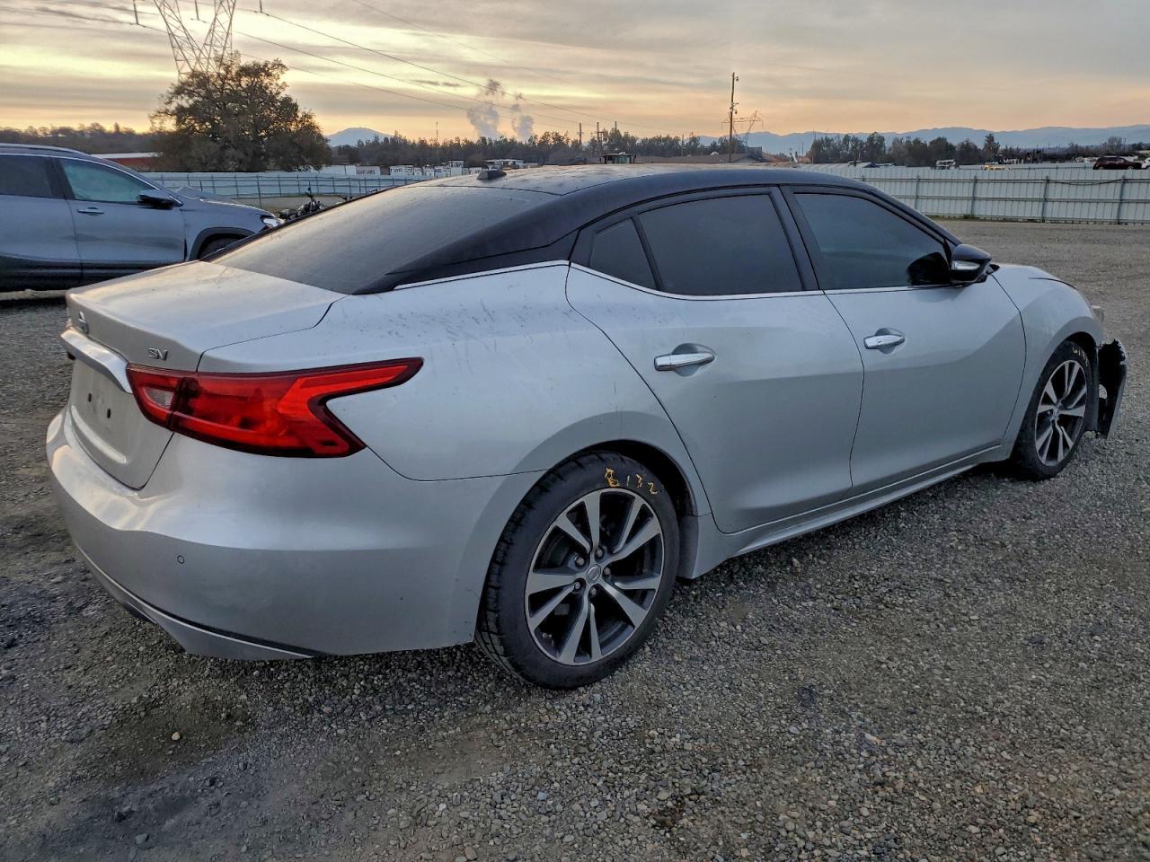 2017 NISSAN Maxima