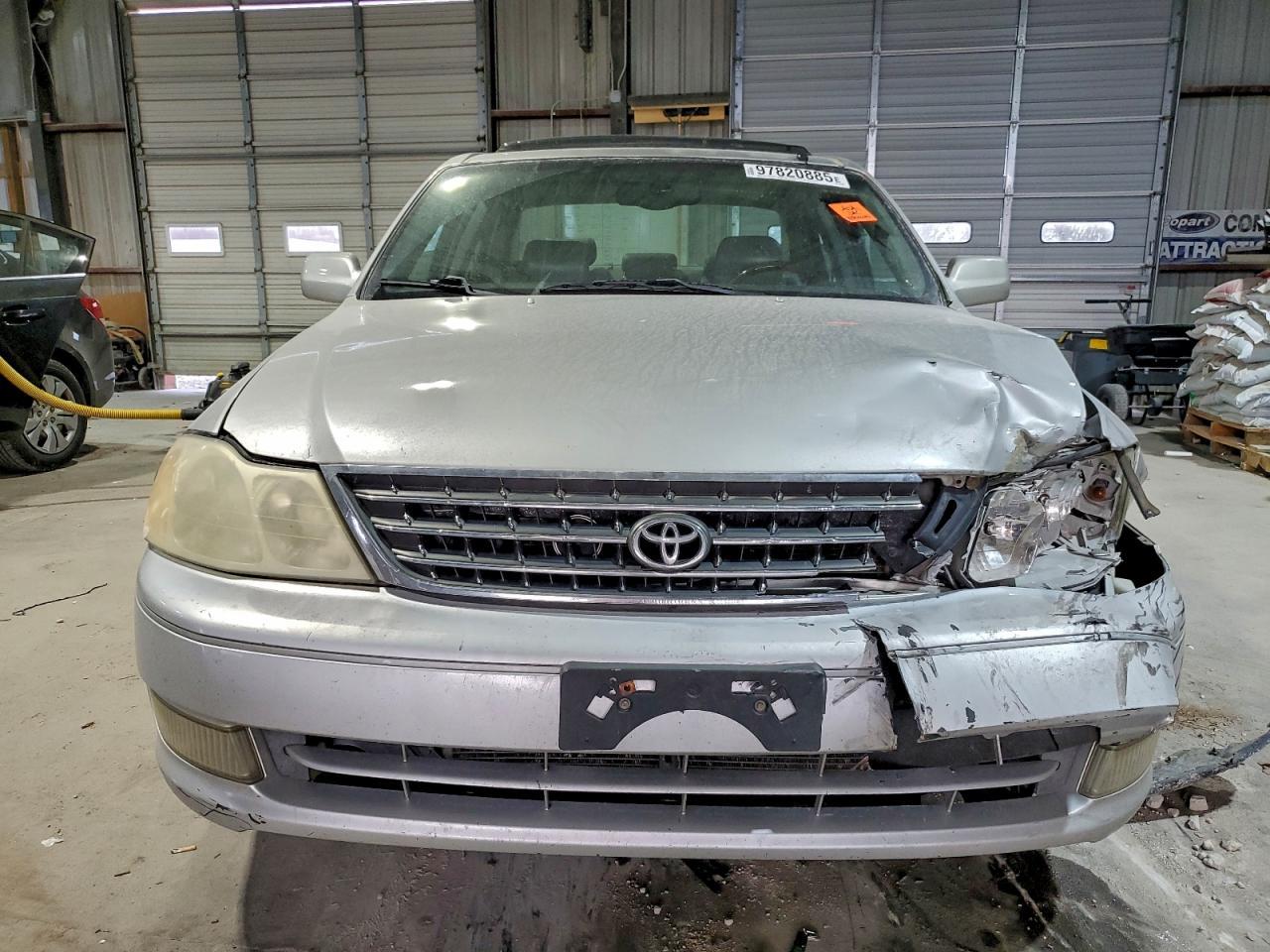 2004 TOYOTA Avalon