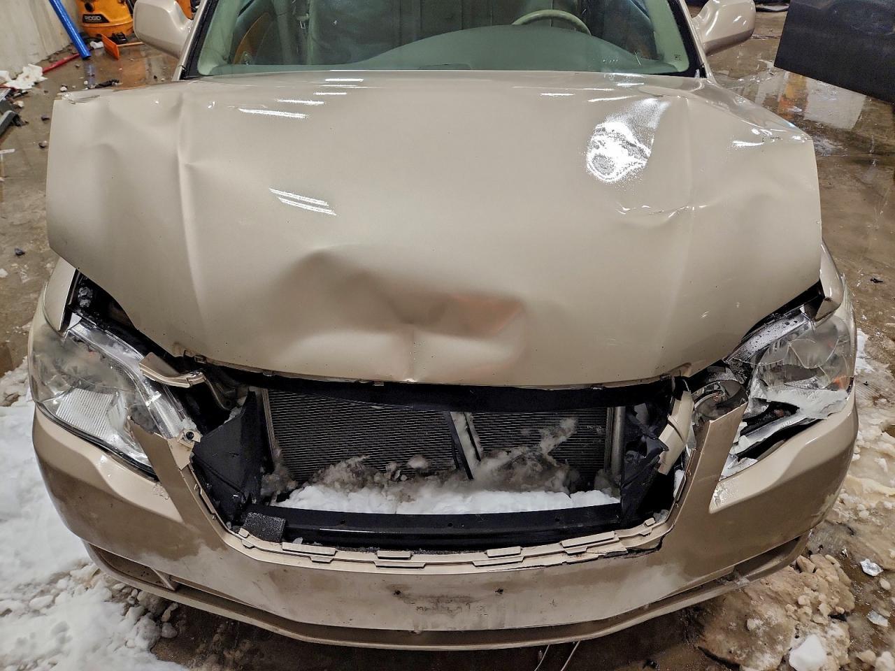 2005 TOYOTA Avalon