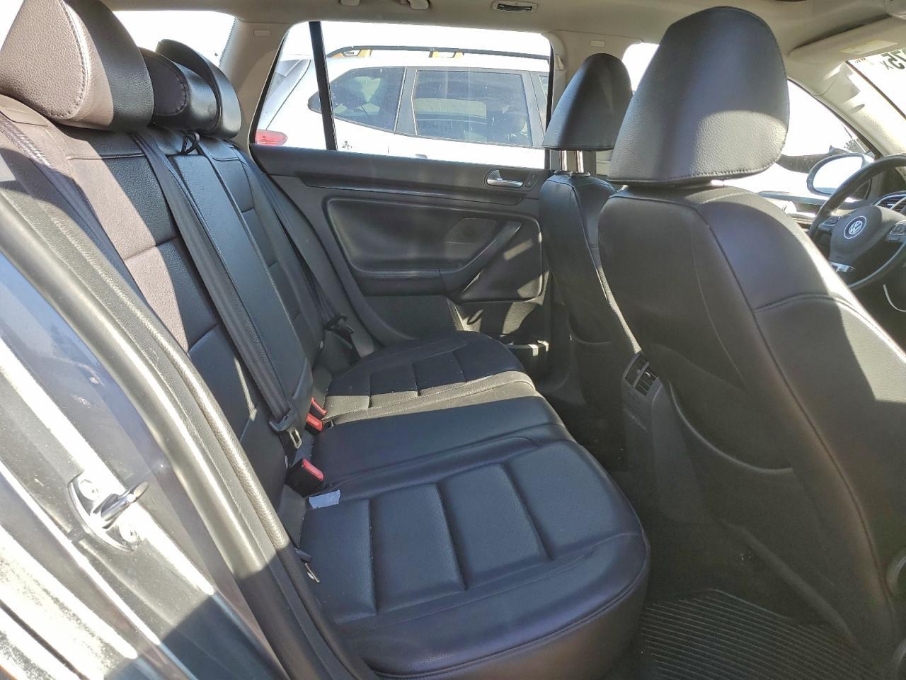 2011 VOLKSWAGEN JETTA