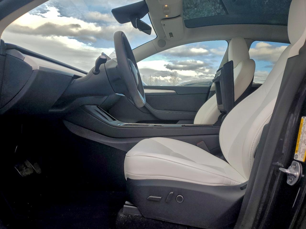 2024 TESLA MODEL Y