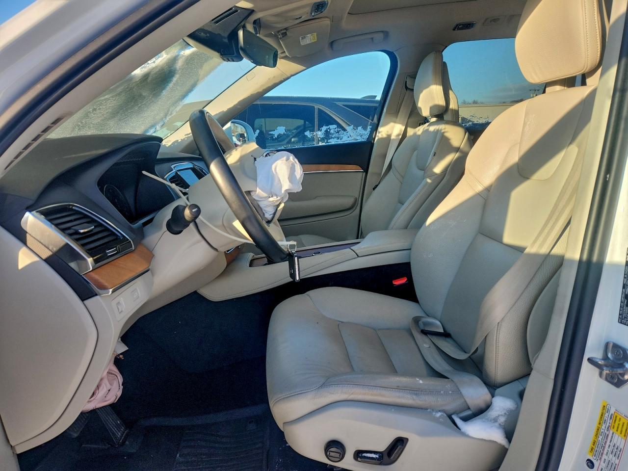 2022 VOLVO XC90