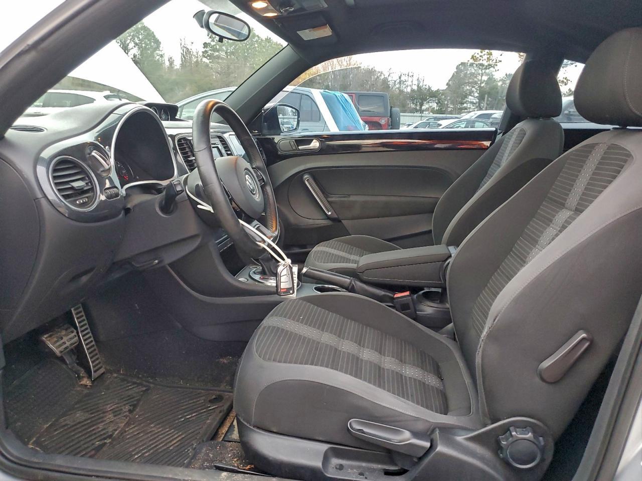 2012 VOLKSWAGEN Beetle