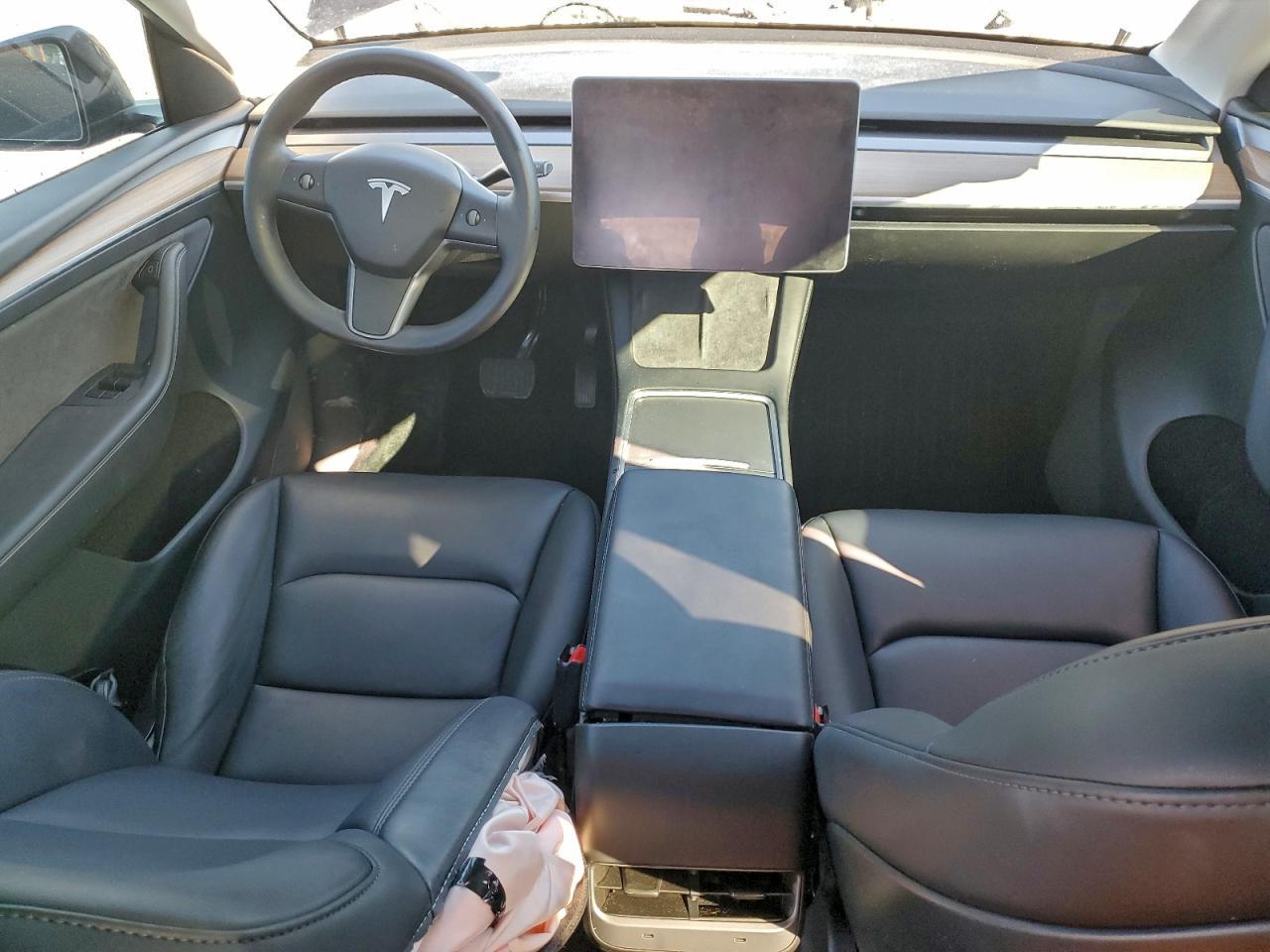 2025 TESLA MODEL Y