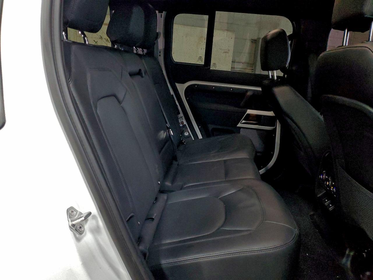 2023 LAND ROVER Defender