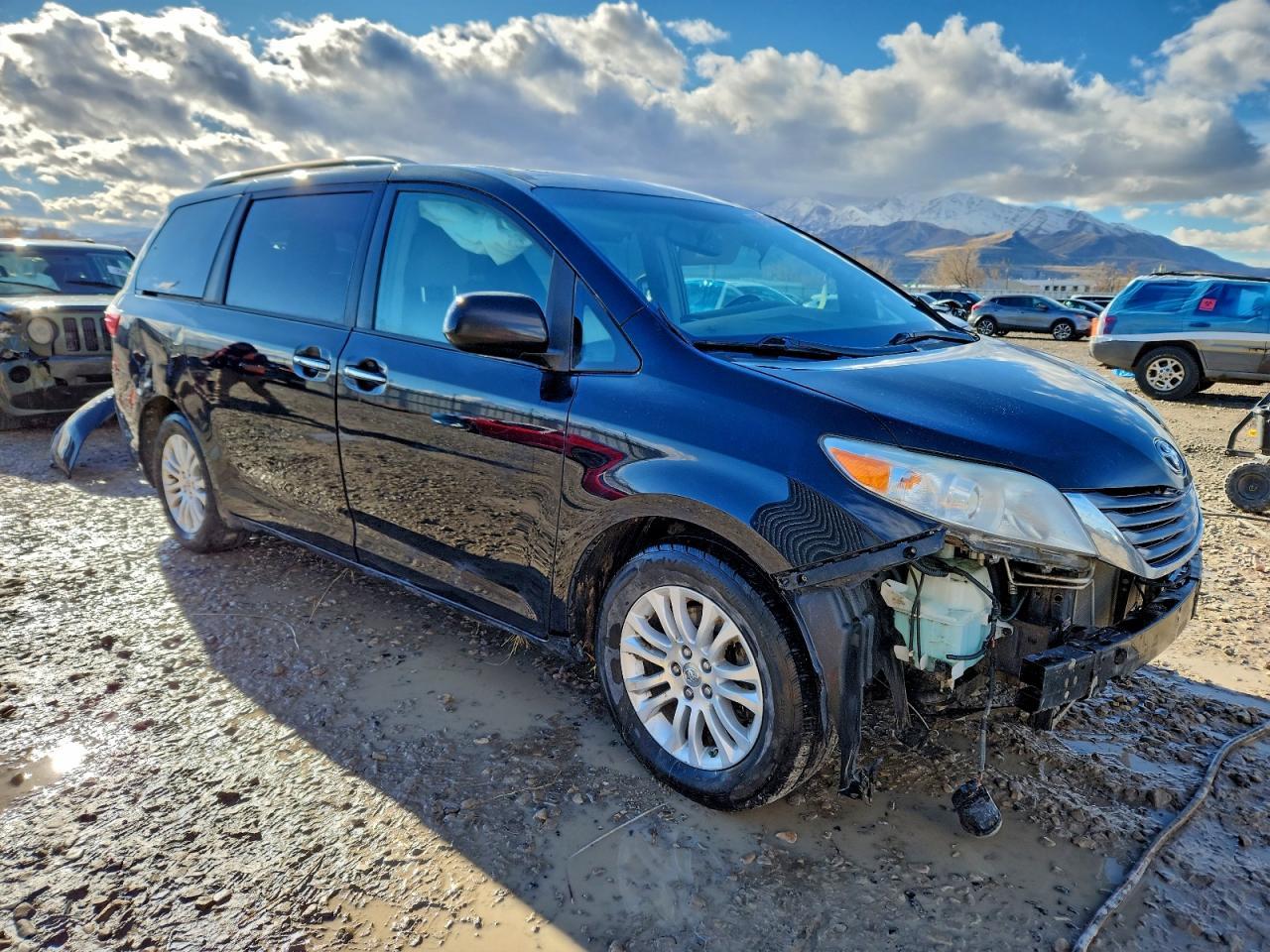 2016 TOYOTA SIENNA