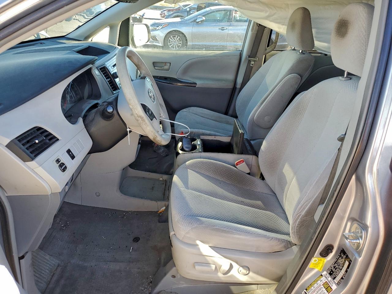 2013 TOYOTA SIENNA