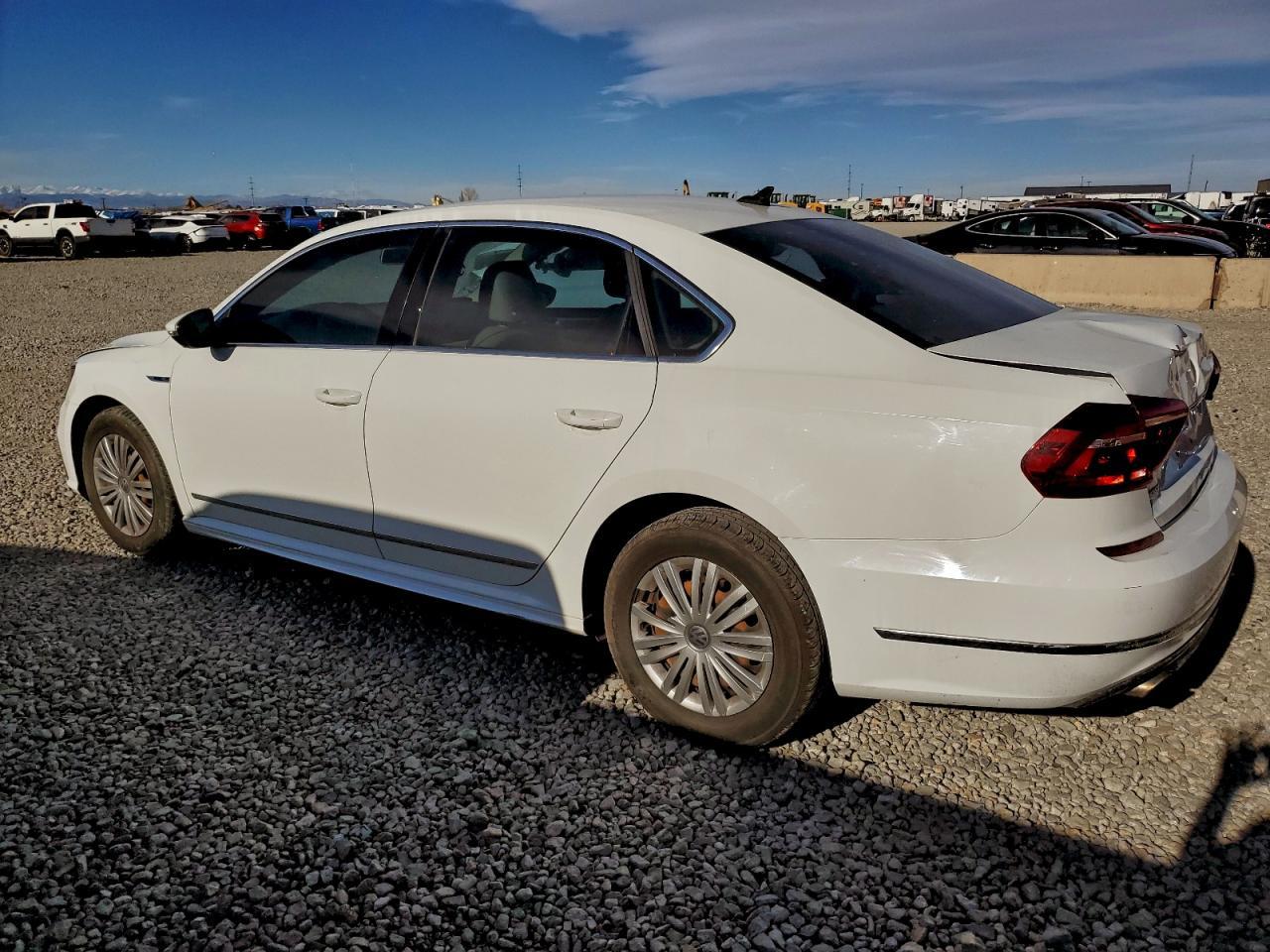2017 VOLKSWAGEN Passat