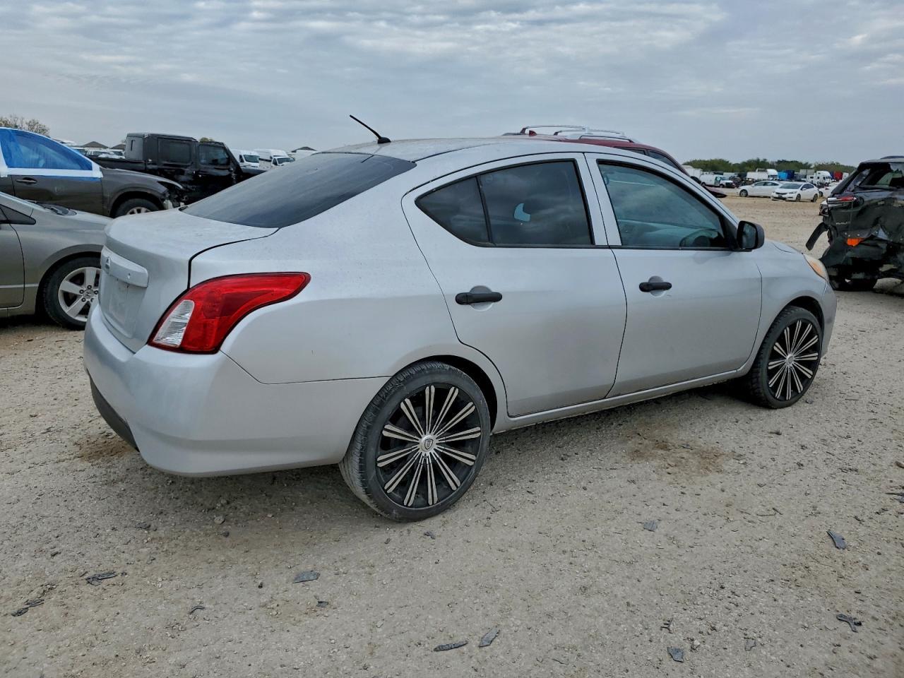 2014 NISSAN VERSA