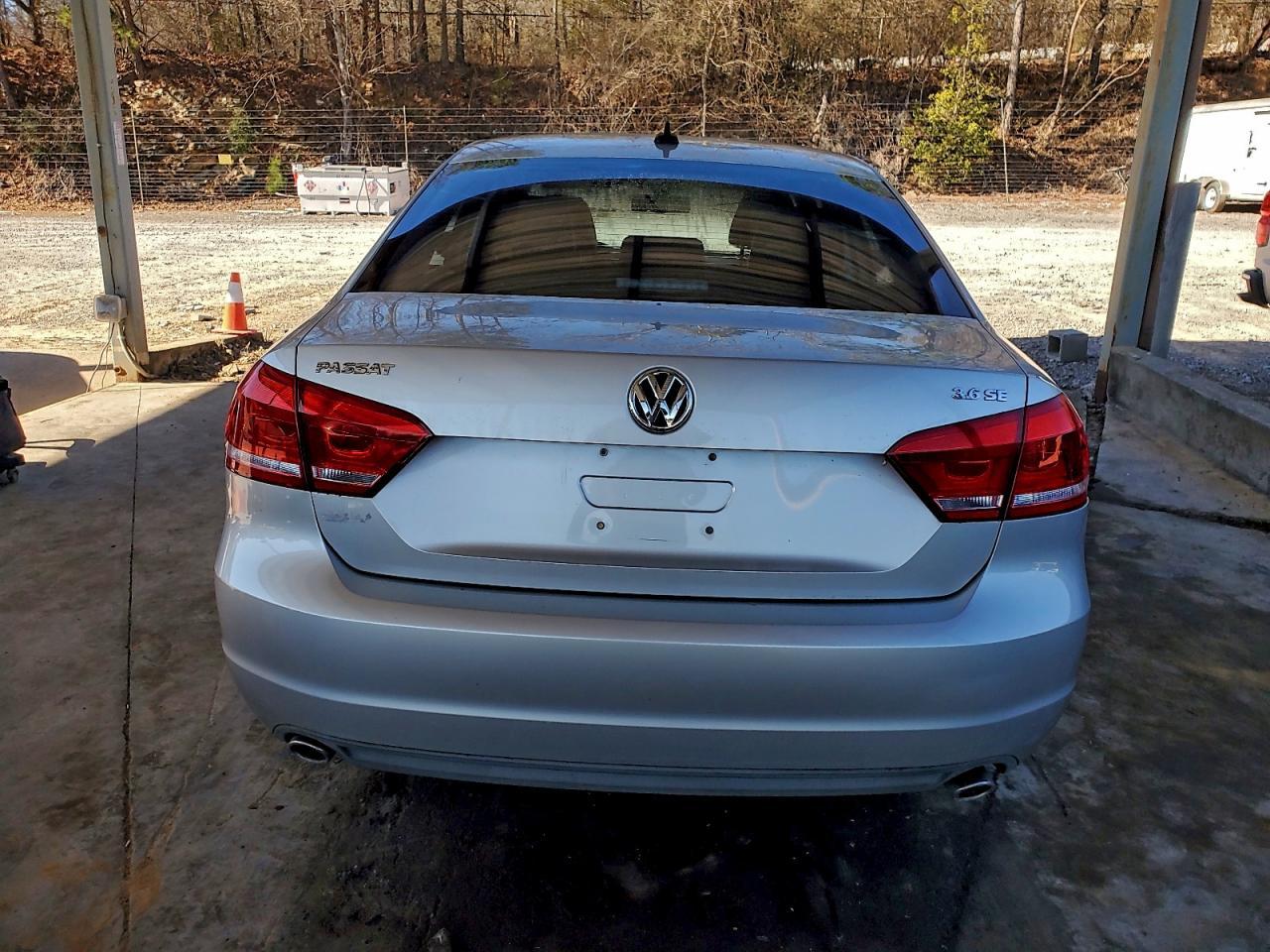 2012 VOLKSWAGEN Passat