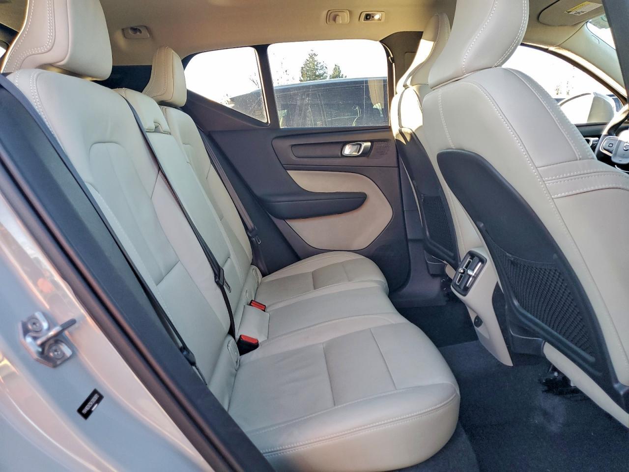 2019 VOLVO XC40