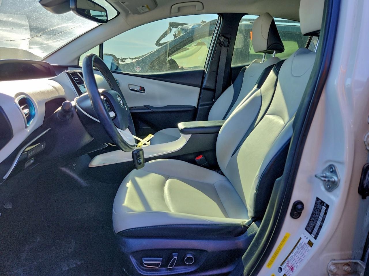 2017 TOYOTA PRIUS