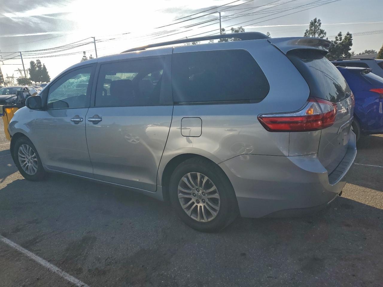 2015 TOYOTA SIENNA