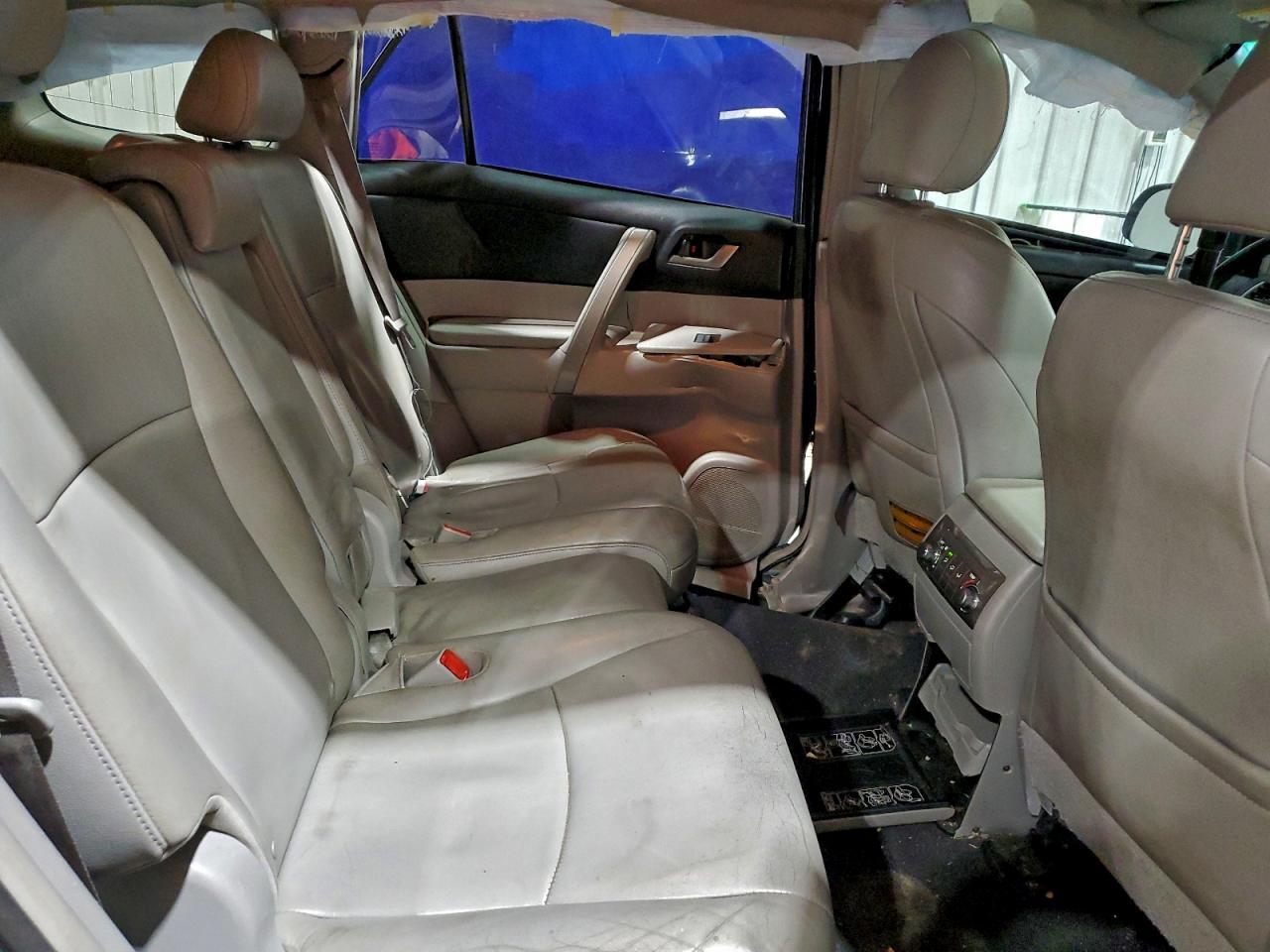 2013 TOYOTA HIGHLANDER