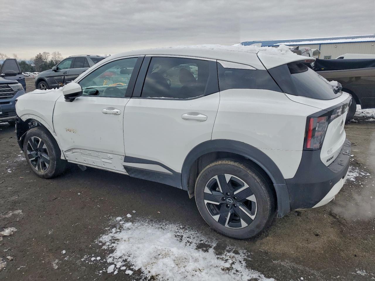 2025 NISSAN KICKS