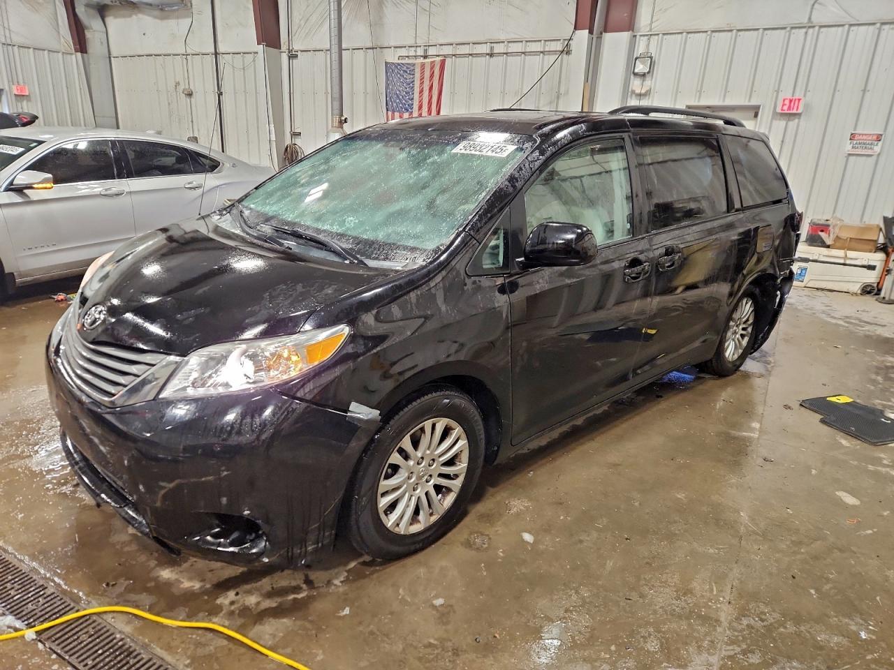 2014 TOYOTA SIENNA