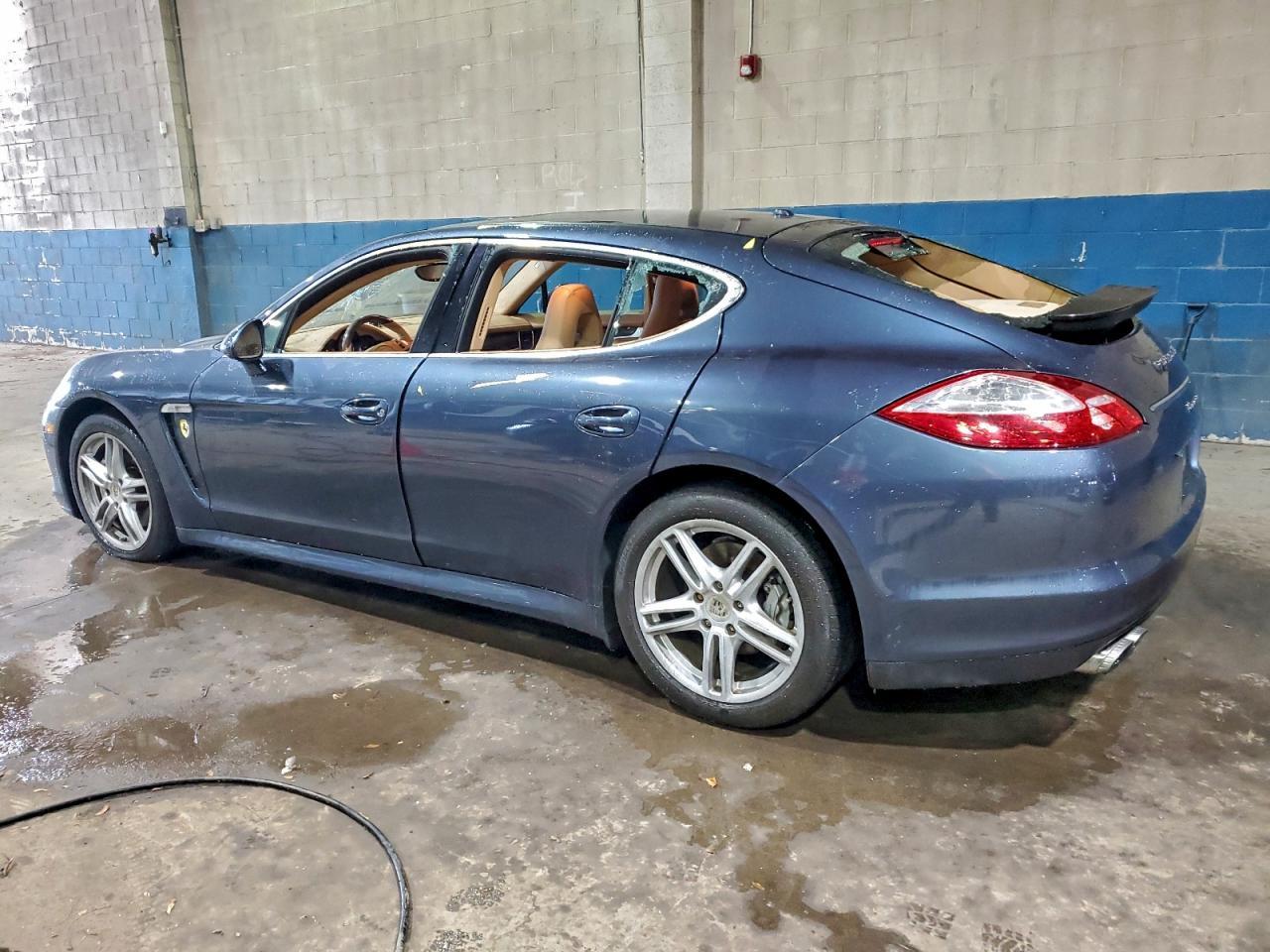 2010 PORSCHE Panamera