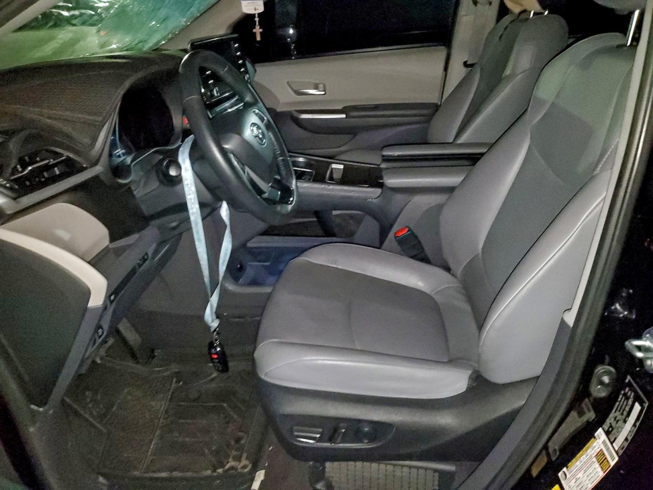 2025 TOYOTA SIENNA