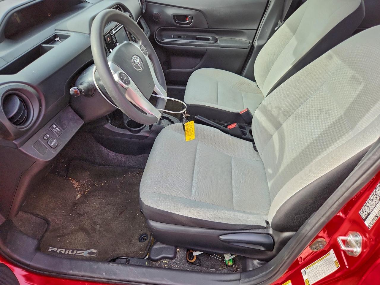 2016 TOYOTA Prius c