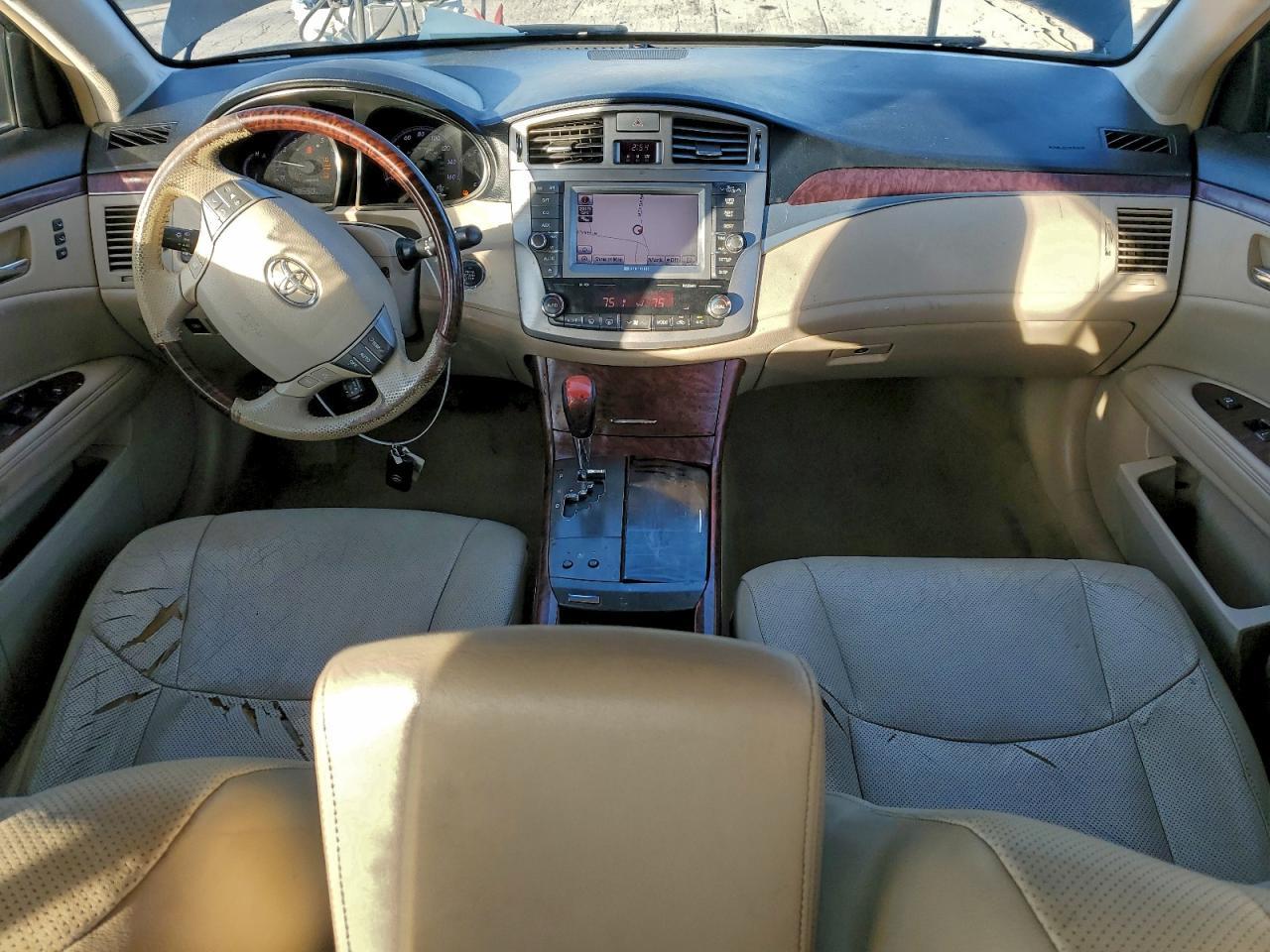 2011 TOYOTA Avalon
