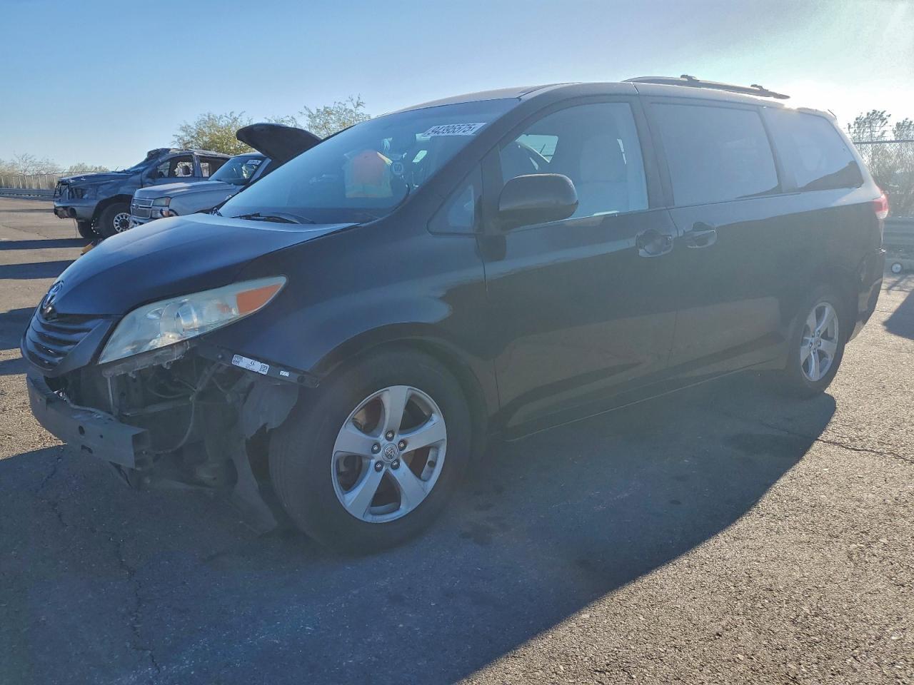 2012 TOYOTA SIENNA