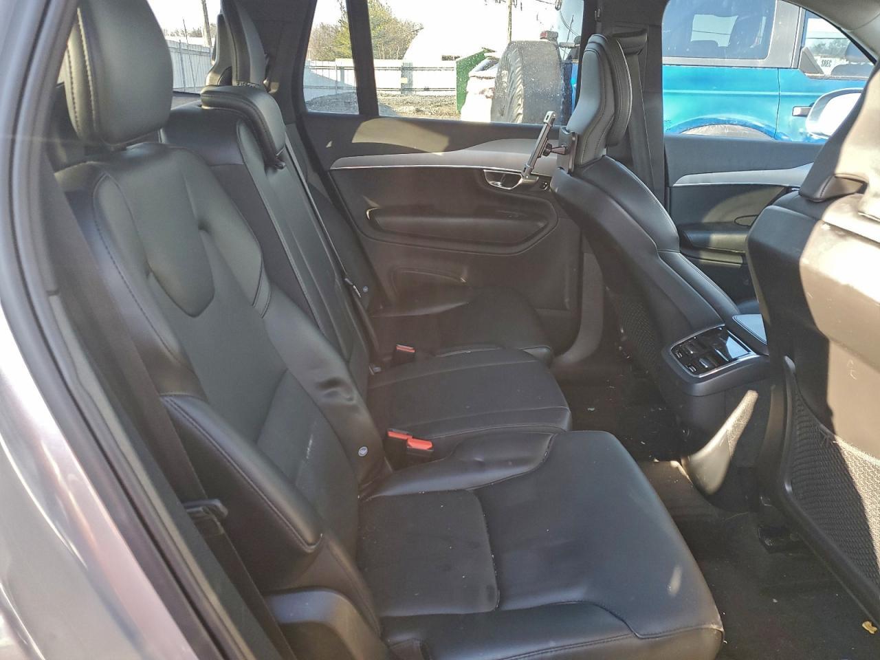 2023 VOLVO XC90