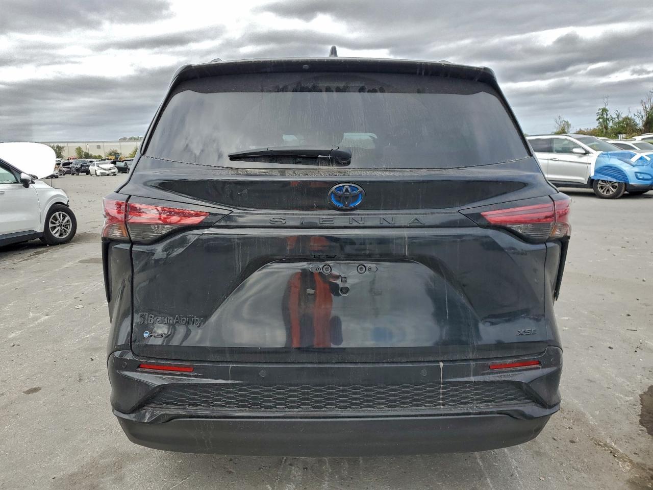 2025 TOYOTA SIENNA