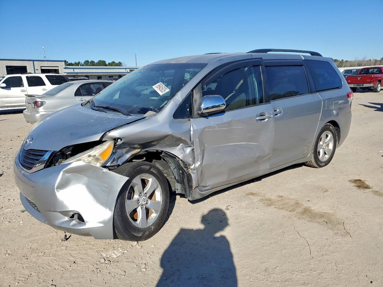 2011 TOYOTA SIENNA