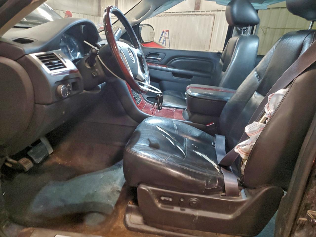 2011 CADILLAC ESCALADE