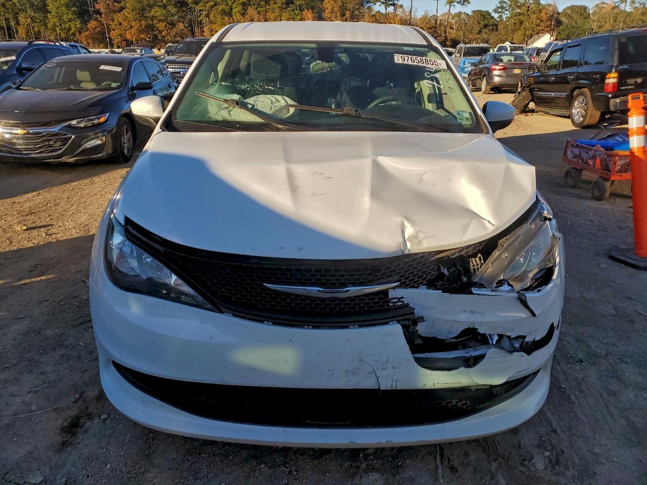 2022 CHRYSLER Voyager