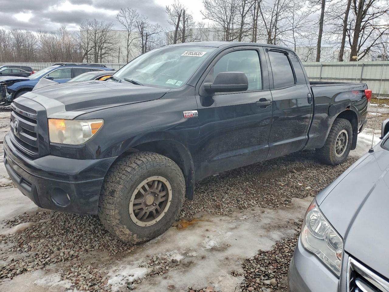 2011 TOYOTA TUNDRA