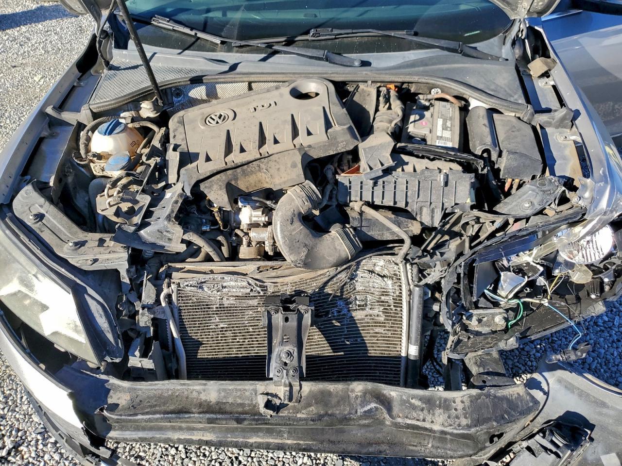 2014 VOLKSWAGEN Passat