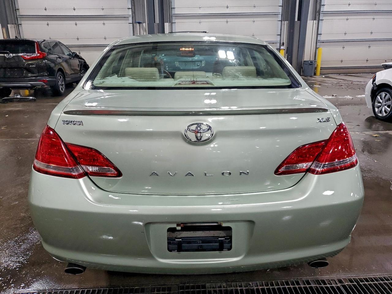 2006 TOYOTA Avalon
