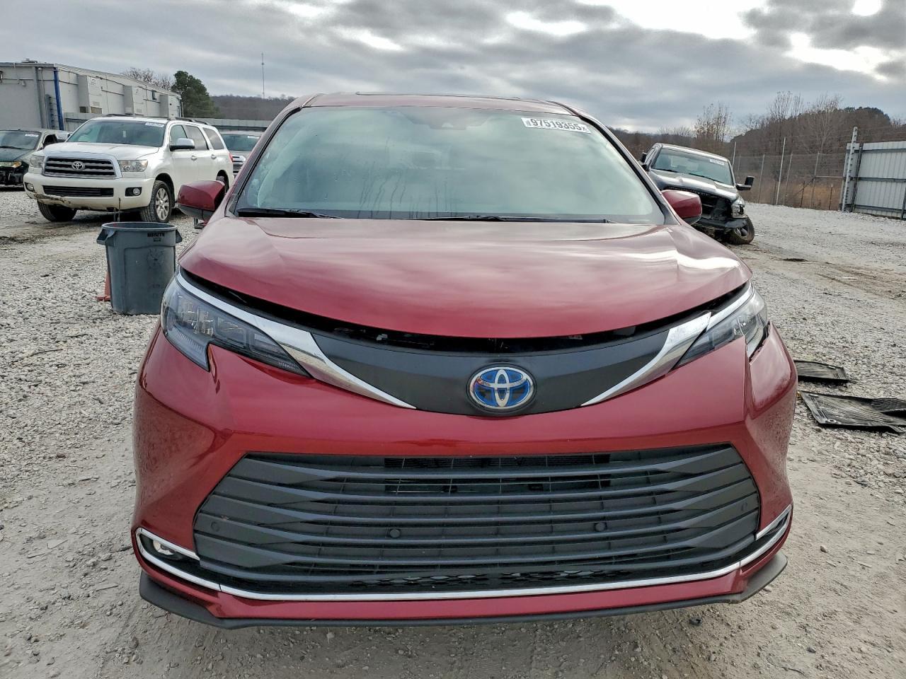 2024 TOYOTA SIENNA
