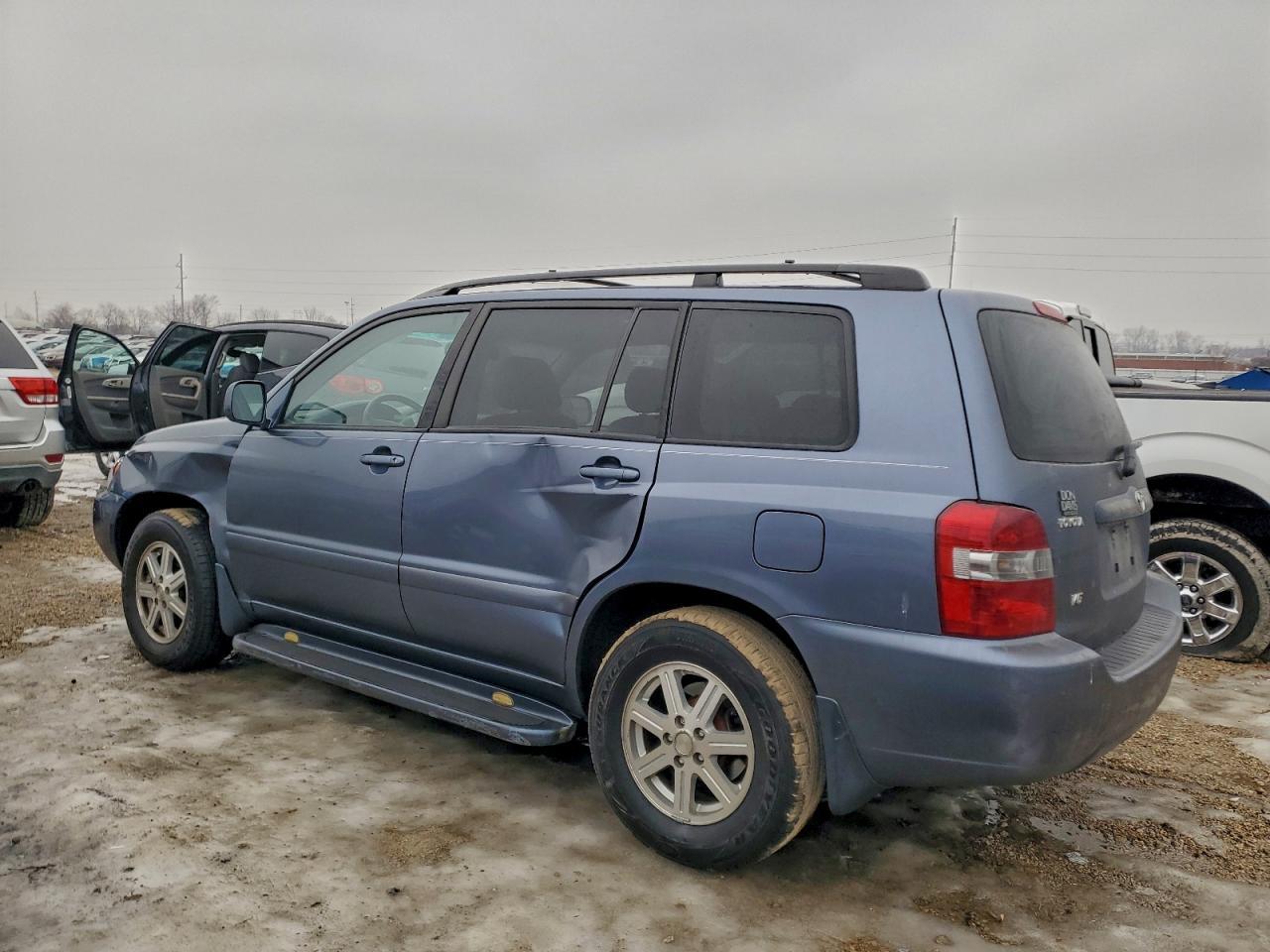 2004 TOYOTA HIGHLANDER