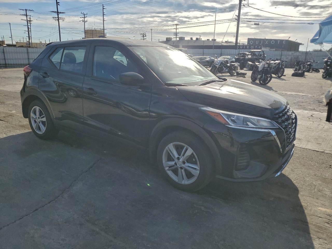 2024 NISSAN KICKS