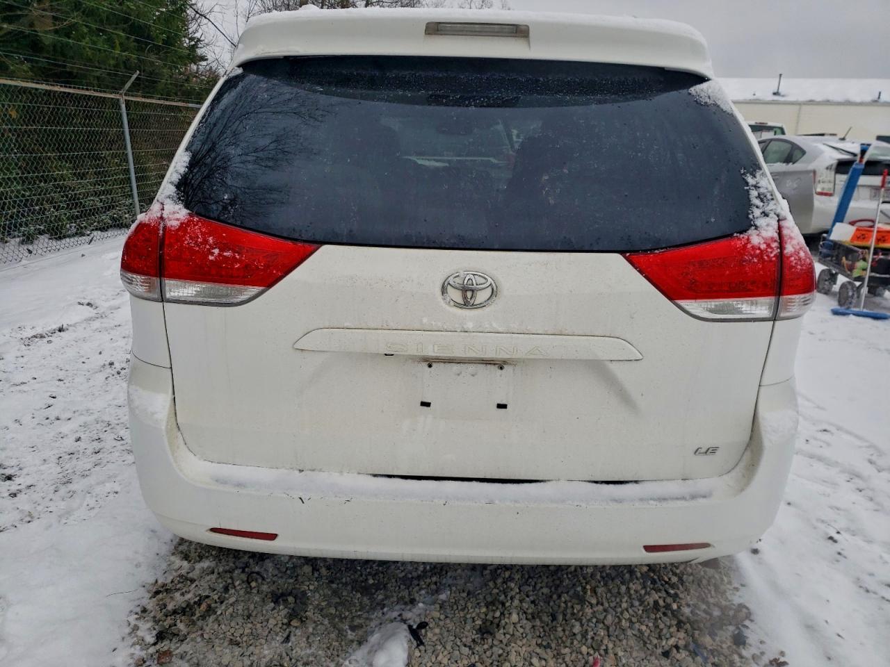 2013 TOYOTA SIENNA
