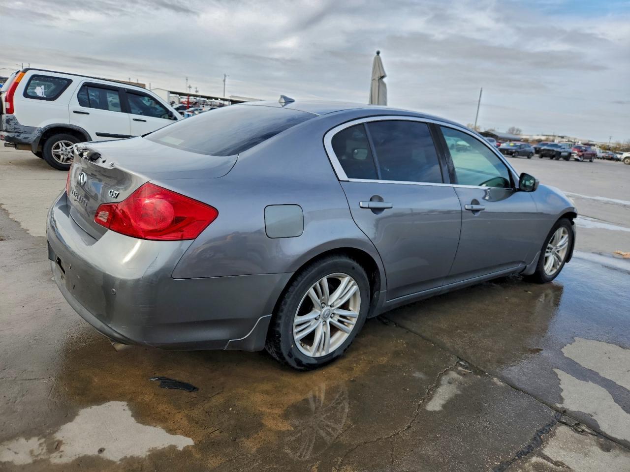 2011 INFINITI G37