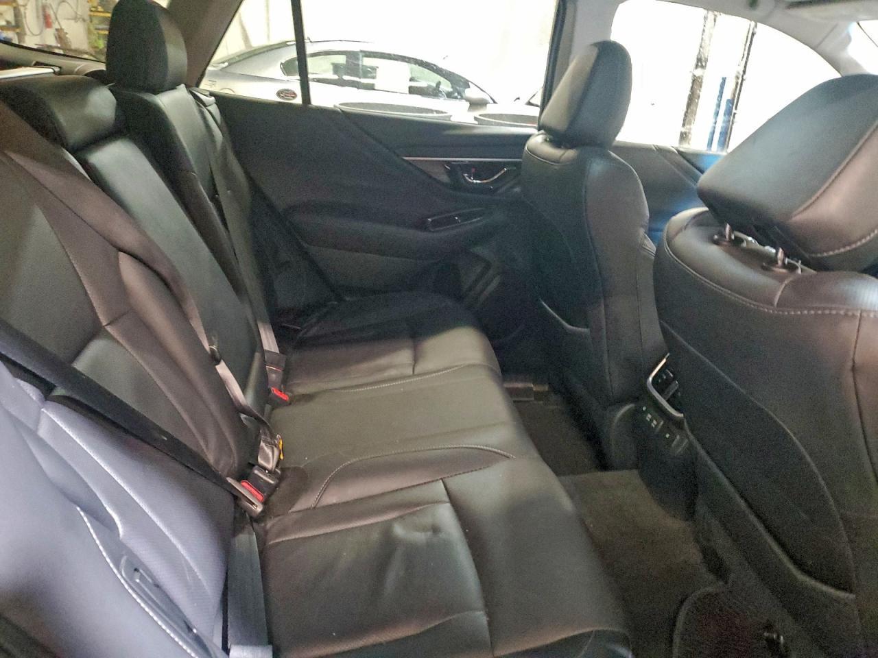 2021 SUBARU Outback