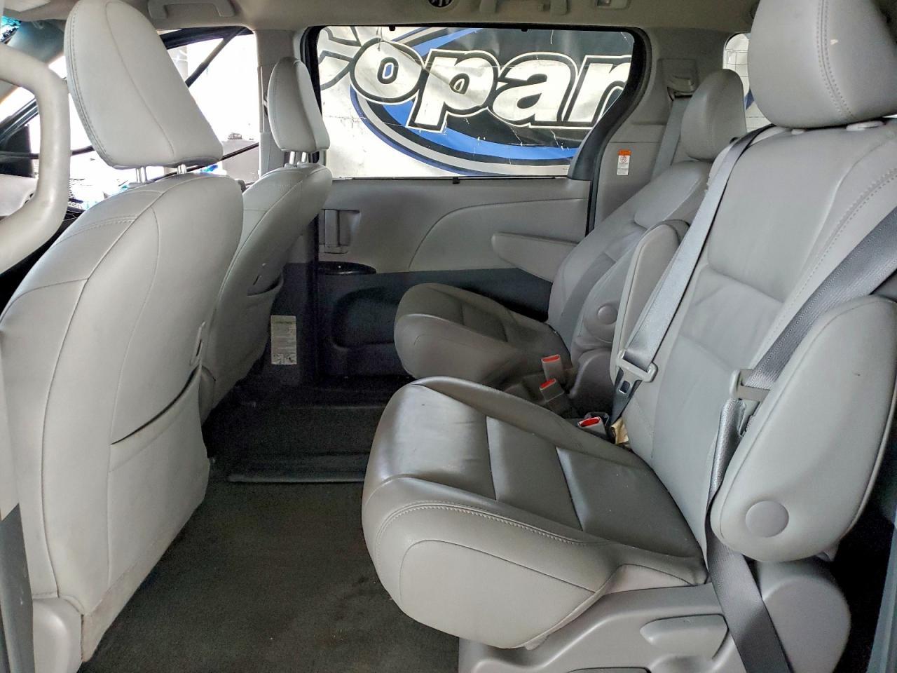2017 TOYOTA SIENNA