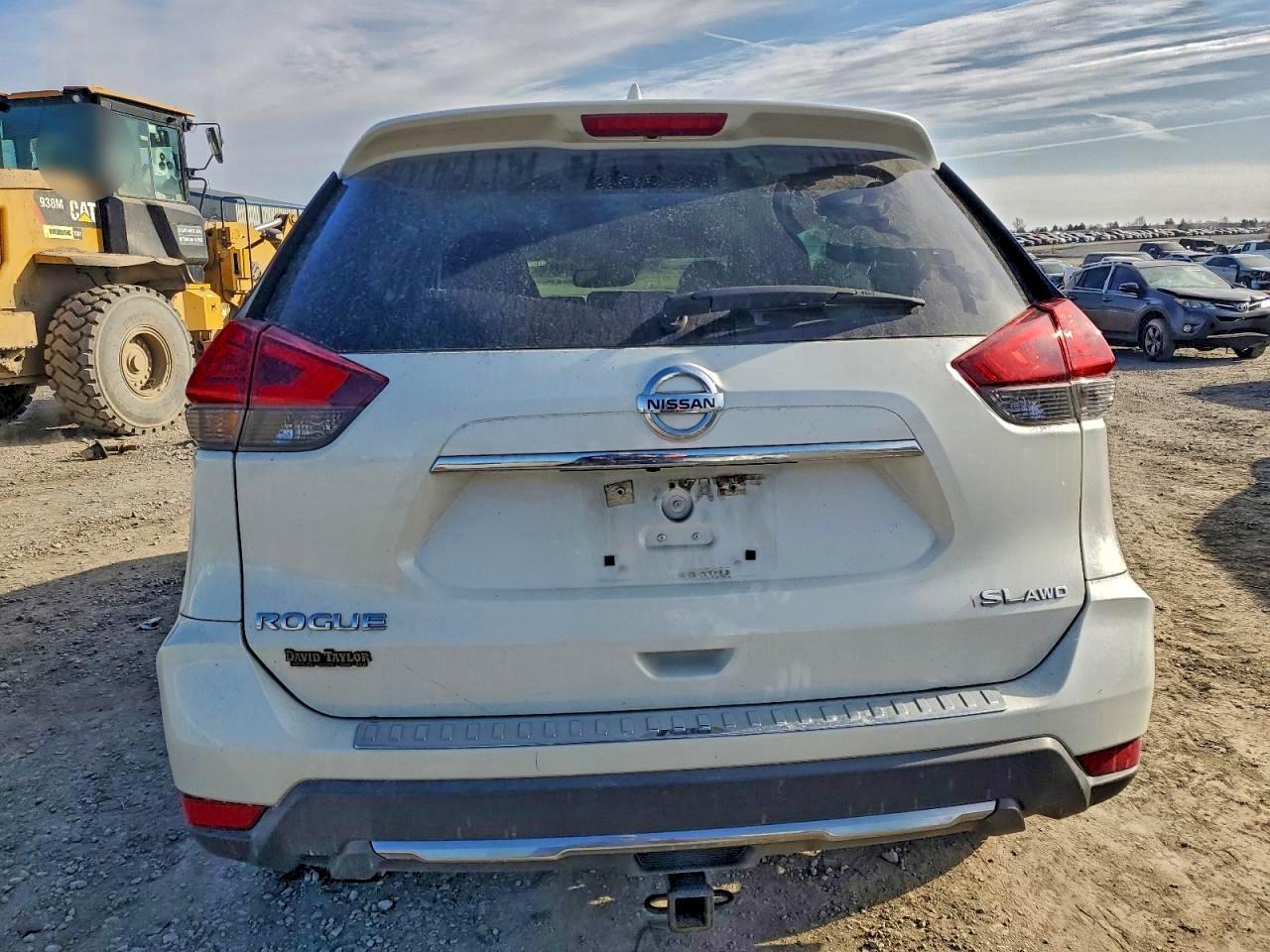 2017 NISSAN ROGUE