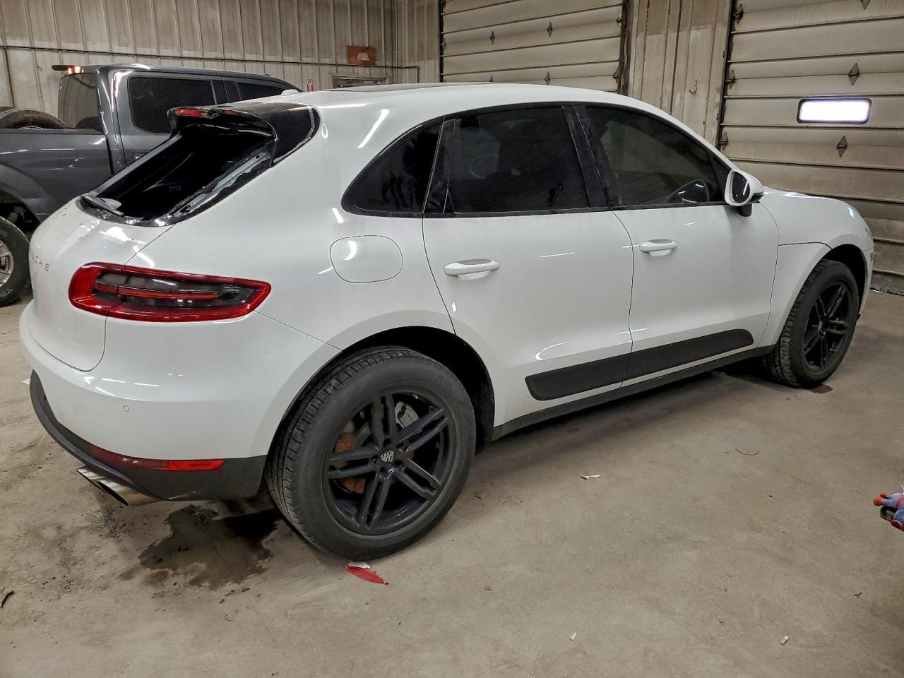 2018 PORSCHE Macan