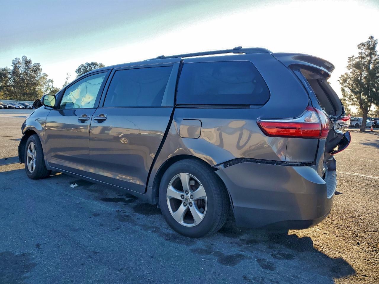 2015 TOYOTA SIENNA