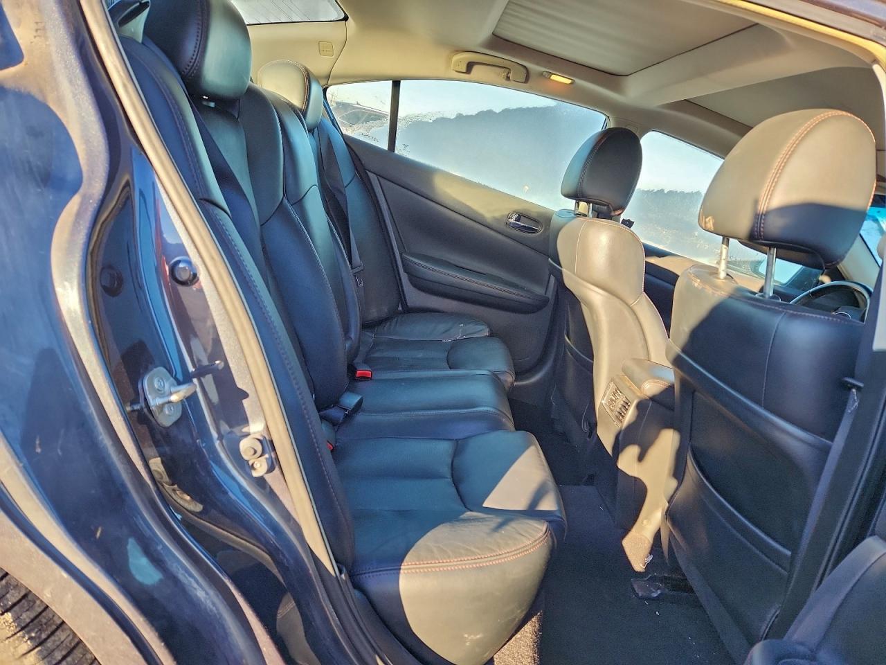 2011 NISSAN Maxima
