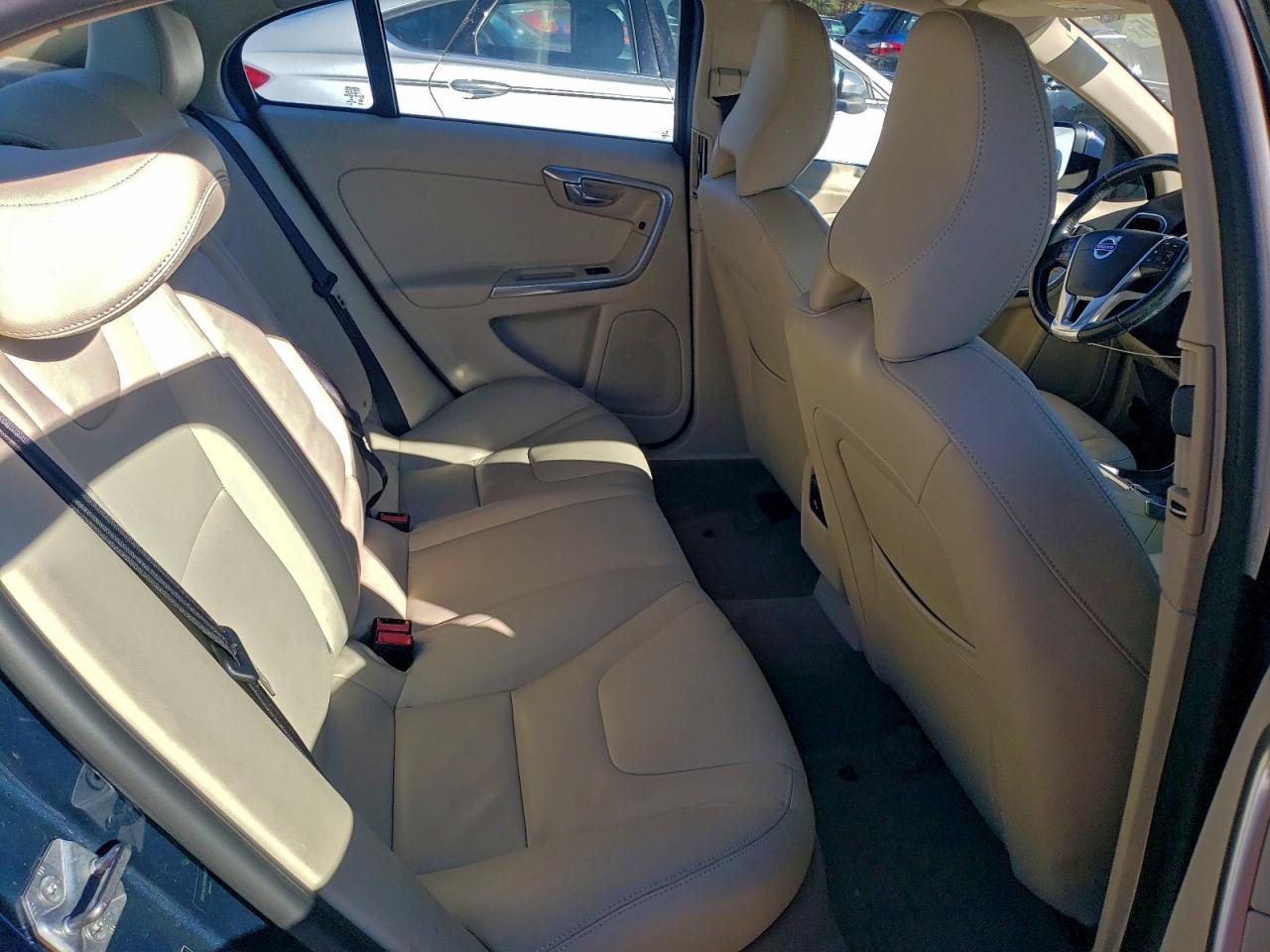 2015 VOLVO S60