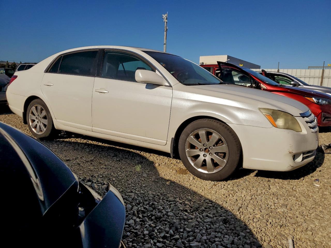 2005 TOYOTA Avalon