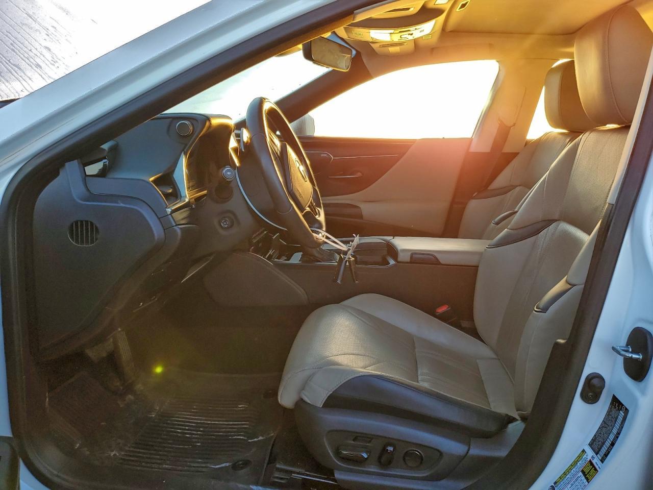 2021 LEXUS ES 300H