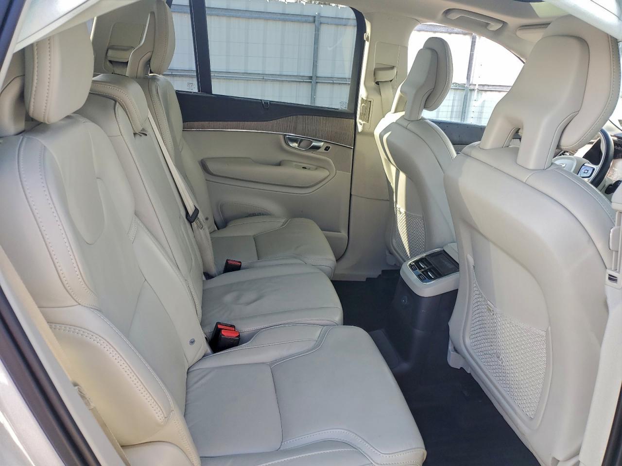 2021 VOLVO XC90