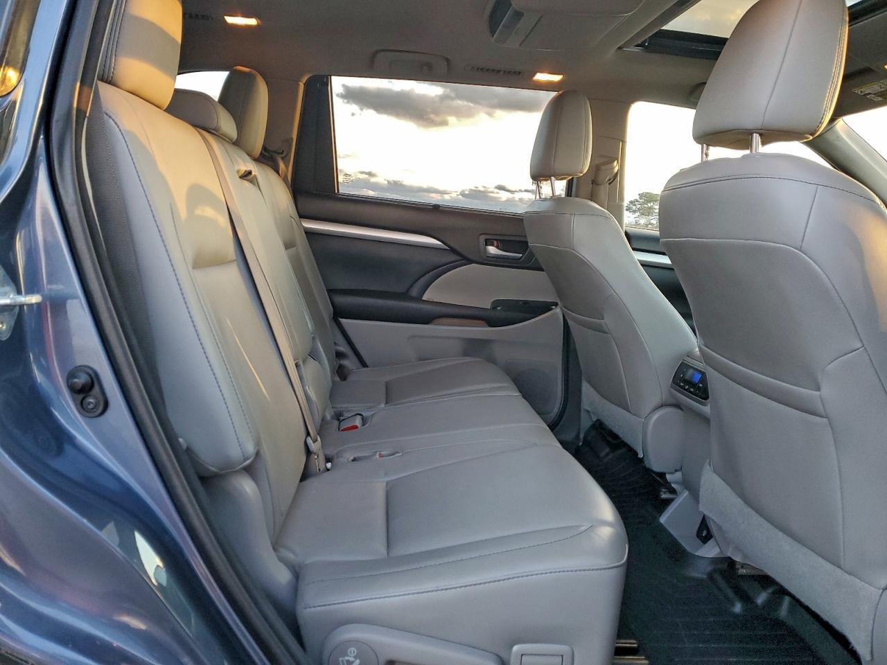 2015 TOYOTA HIGHLANDER